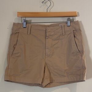 GAP Women’s Khaki 4” downtown Shorts